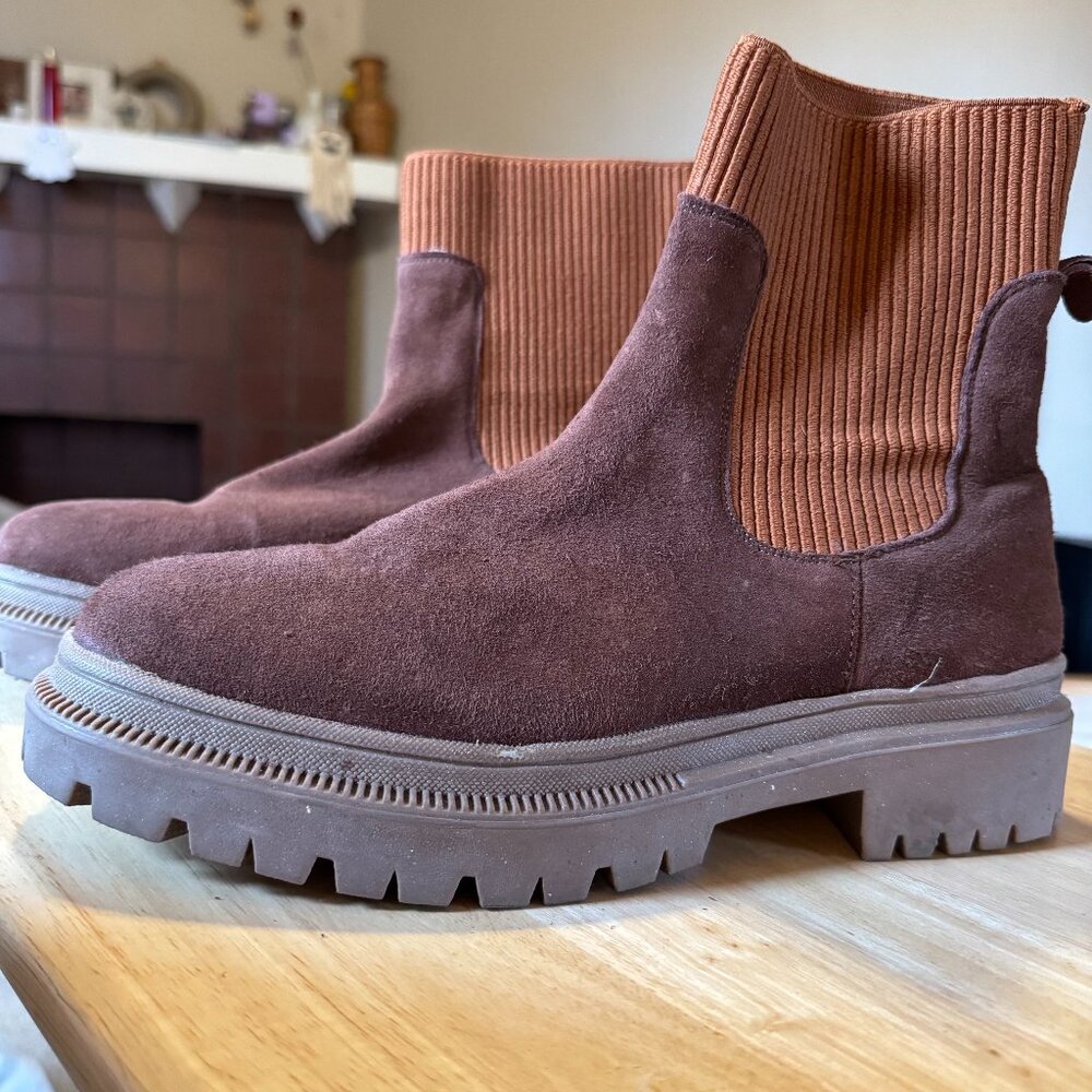 Serra size 10 boots - never worn